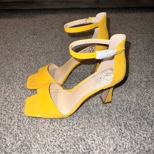 NWB Vince Cumato Mustard Heel